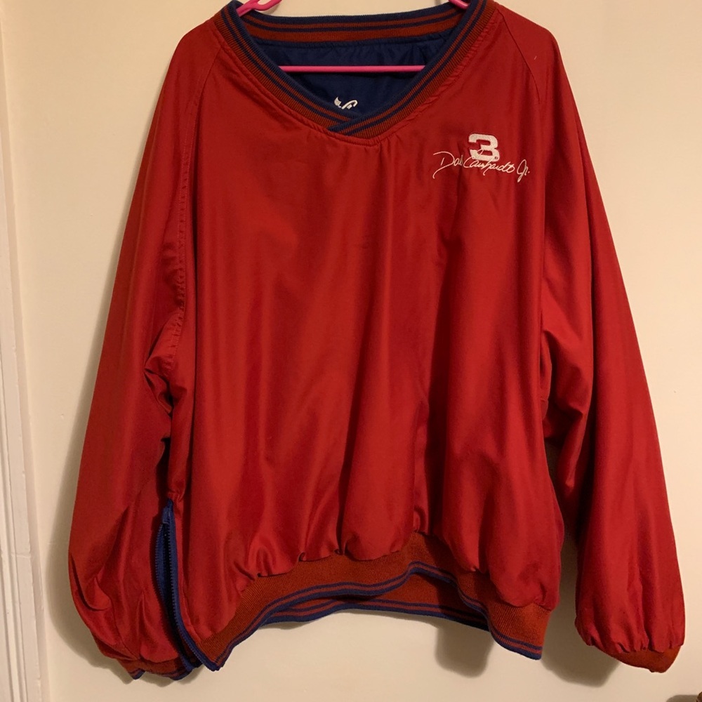 ADORABLE REVERSIBLE CREW NECK PULL OVER.